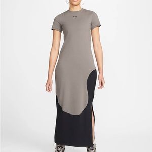 Nike Sportswear Color Clash
Women's Maxi Dress